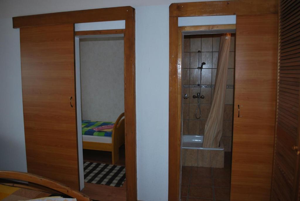 Pensiunea Alexandra Vatra Moldoviţei Habitación foto
